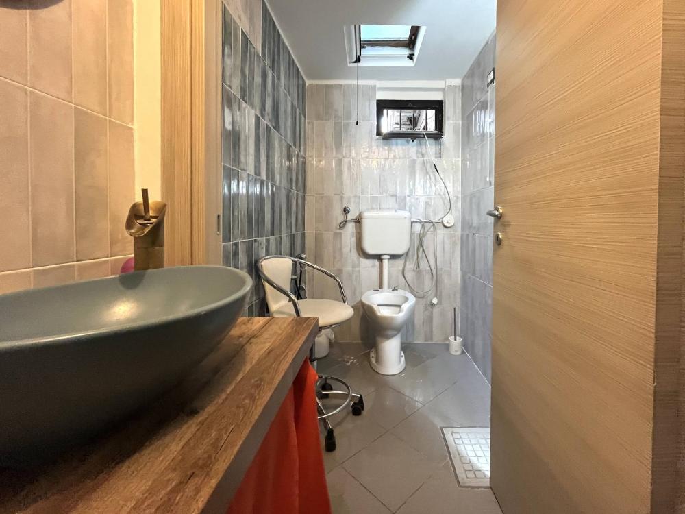 negozio in vendita a Catanzaro in zona Catanzaro Lido