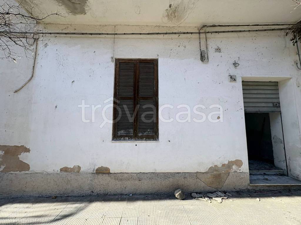 negozio in vendita a Catanzaro in zona Santa Maria