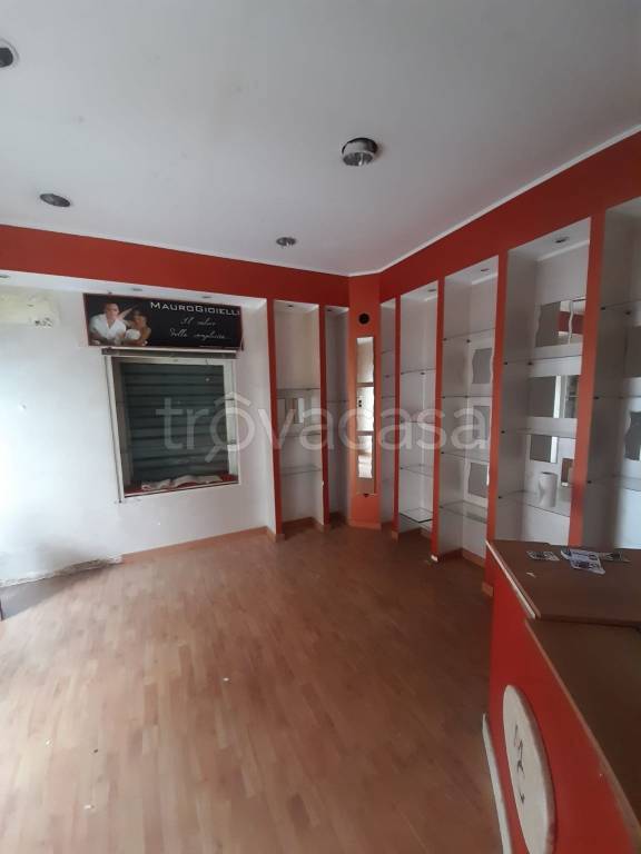 negozio in vendita a Catanzaro in zona Santa Maria