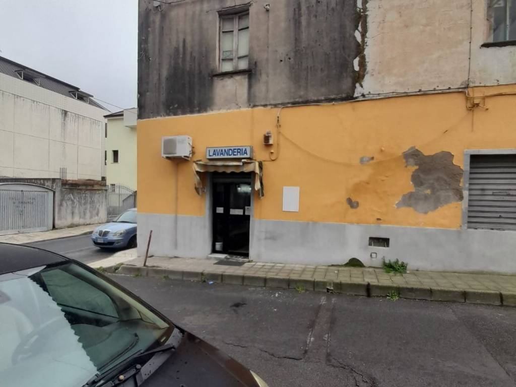 negozio in vendita a Catanzaro in zona Santa Maria