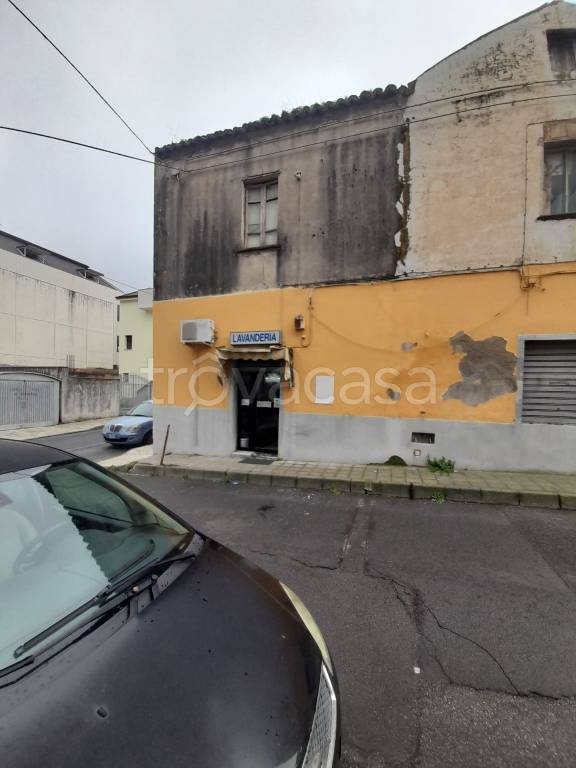 negozio in vendita a Catanzaro in zona Santa Maria