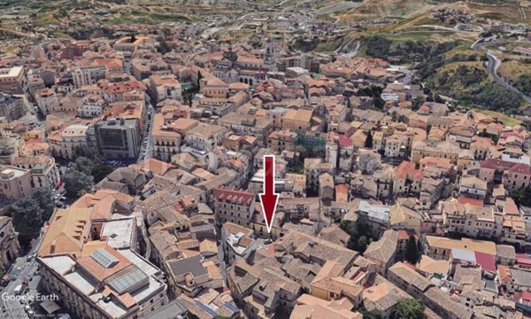 locale commerciale in vendita a Catanzaro in zona Centro Città