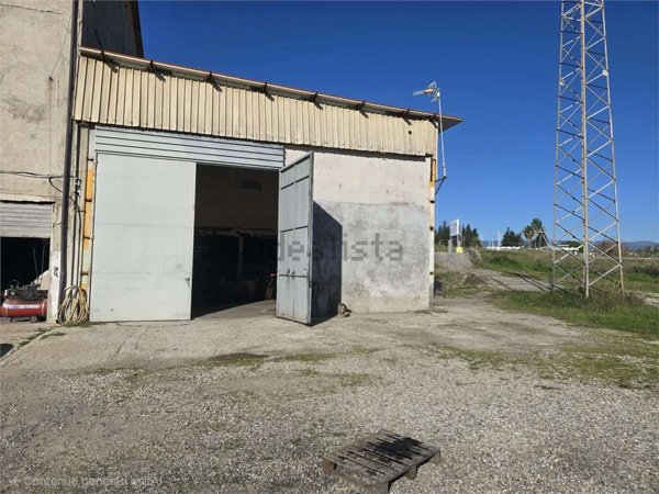 capannone in vendita a Catanzaro in zona Catanzaro Lido