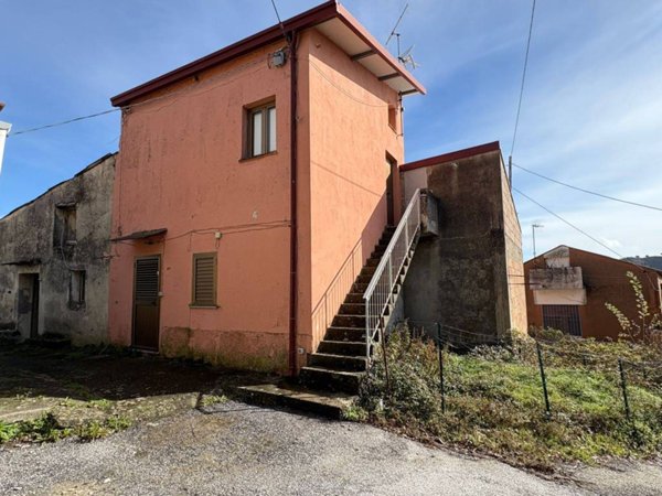casa indipendente in vendita a Catanzaro in zona Sant'Elia