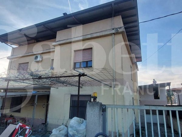 locale di sgombero in vendita a Catanzaro in zona Santa Maria