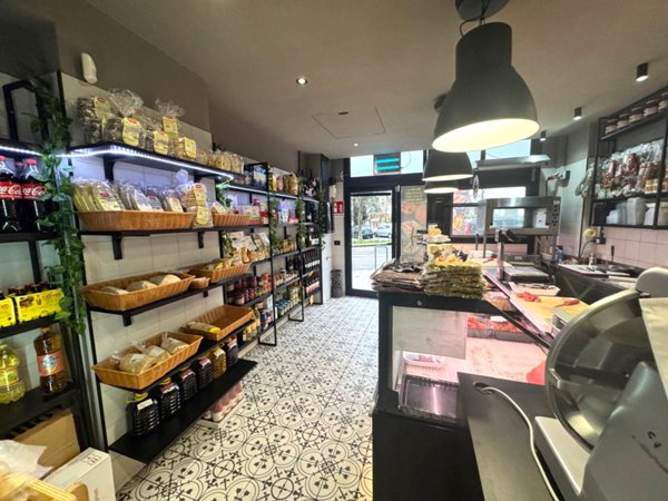 locale commerciale in vendita a Catanzaro in zona Catanzaro Sala