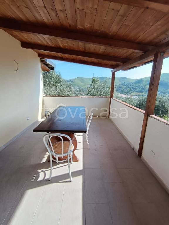 locale commerciale in vendita a Catanzaro in zona Centro Città