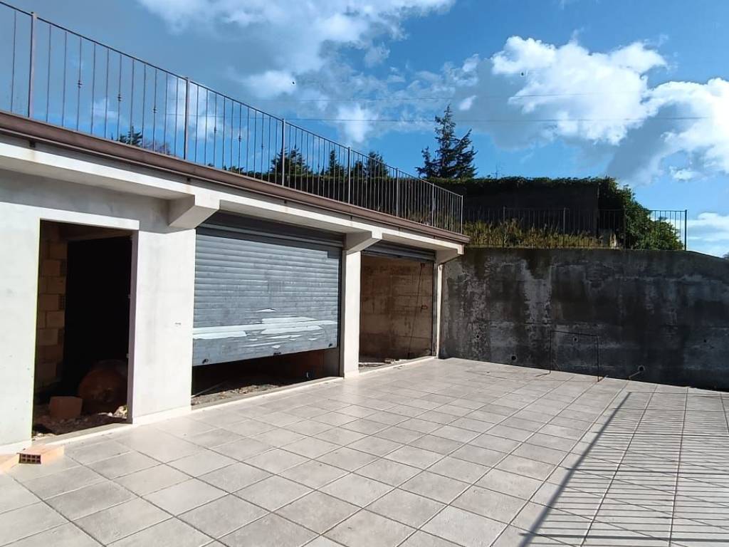 locale commerciale in vendita a Catanzaro in zona Santa Maria