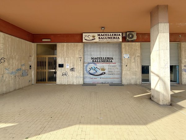 negozio in vendita a Catanzaro in zona Catanzaro Lido