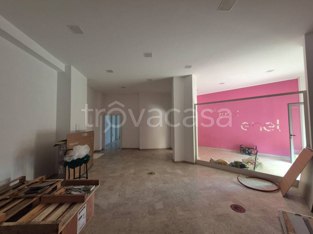 negozio in vendita a Catanzaro in zona Pontegrande