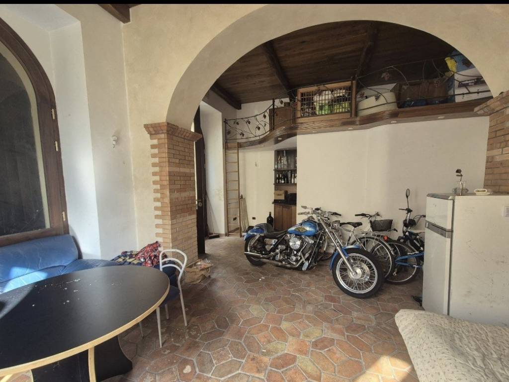 locale commerciale in vendita a Catanzaro in zona Centro Città