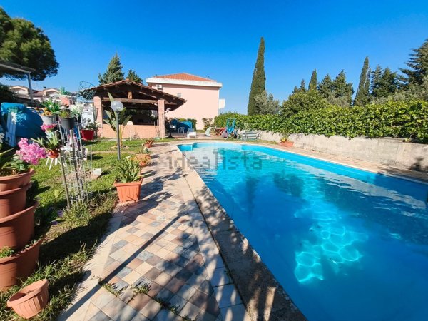 casa indipendente in vendita a Catanzaro in zona Centro Città