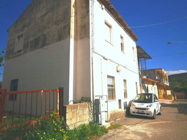 casa indipendente in vendita a Catanzaro in zona Centro Città