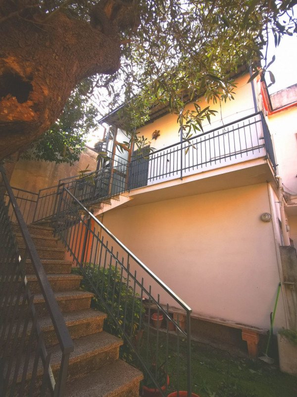 casa indipendente in vendita a Catanzaro in zona Centro Città