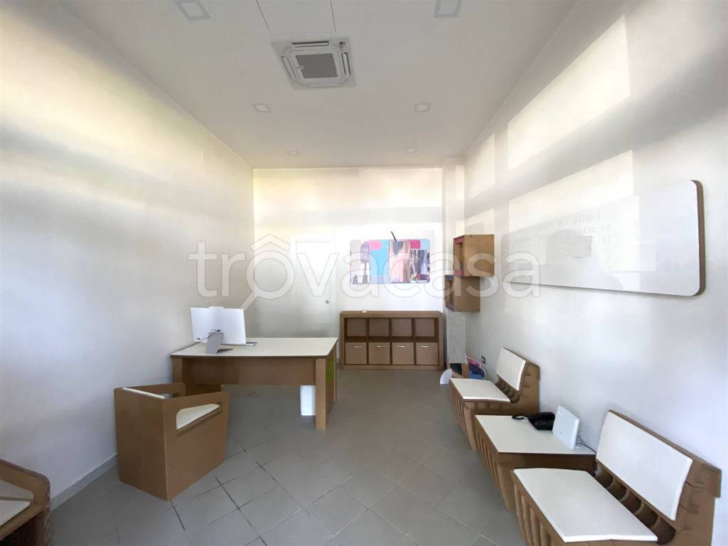 negozio in vendita a Catanzaro in zona Catanzaro Lido