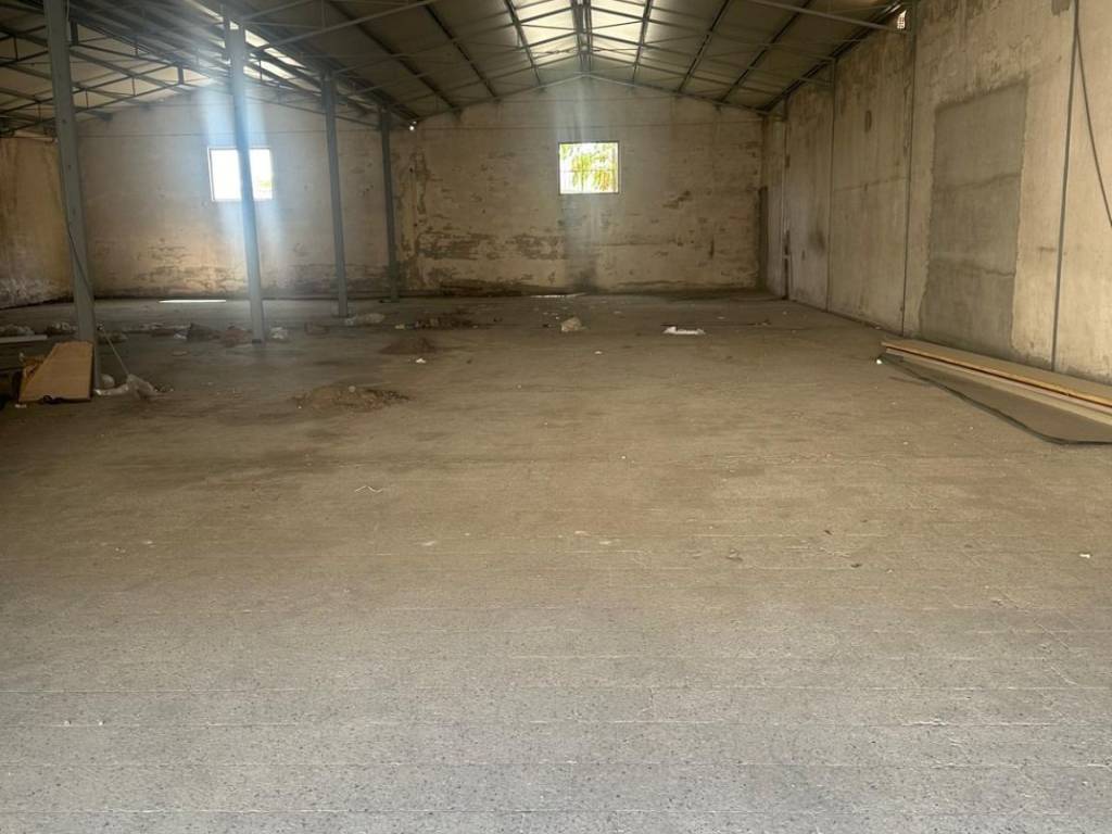 locale commerciale in vendita a Catanzaro in zona Santa Maria