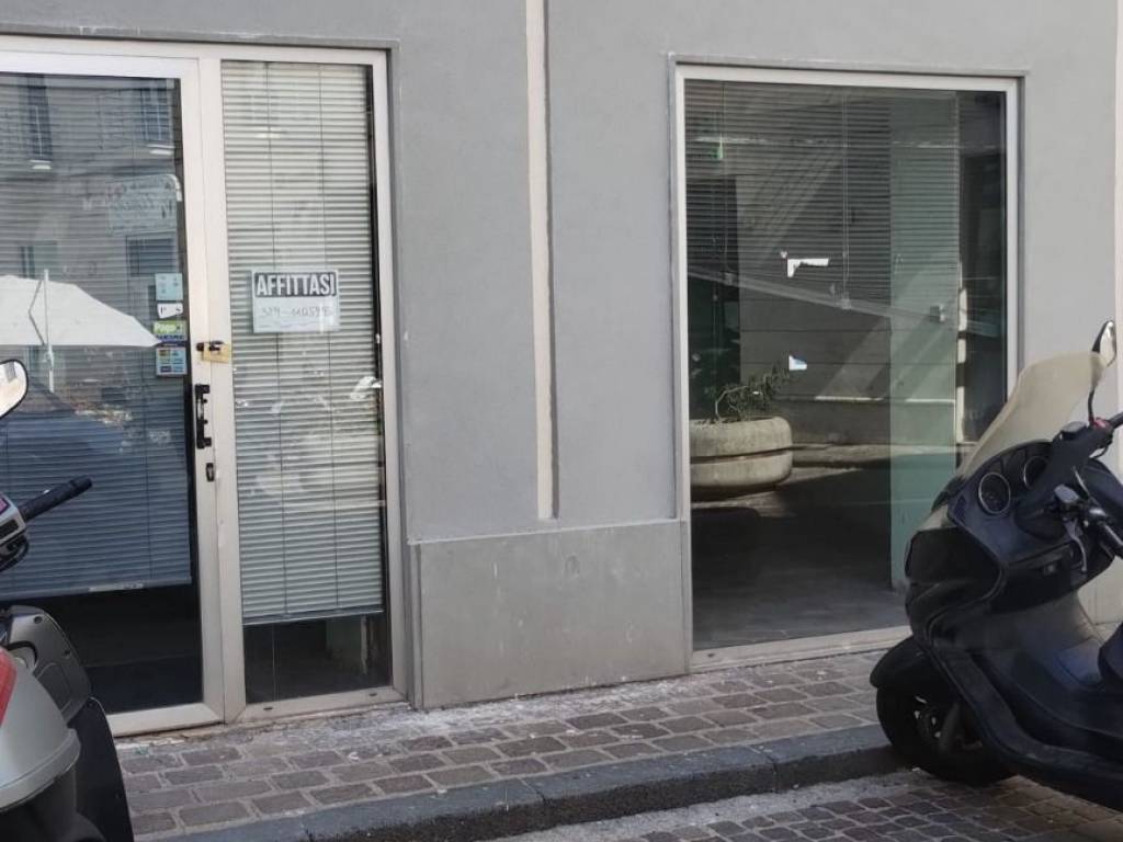 negozio in vendita a Catanzaro in zona Centro Città