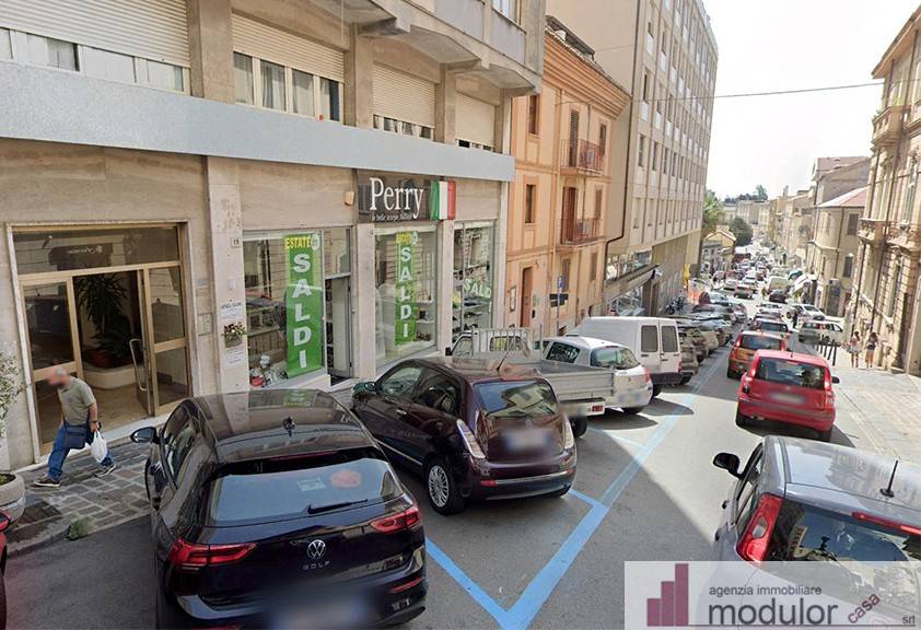 negozio in vendita a Catanzaro in zona Centro Città