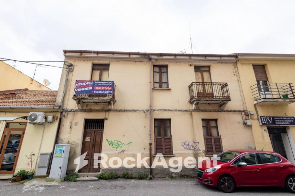 casa indipendente in vendita a Catanzaro in zona Centro Città