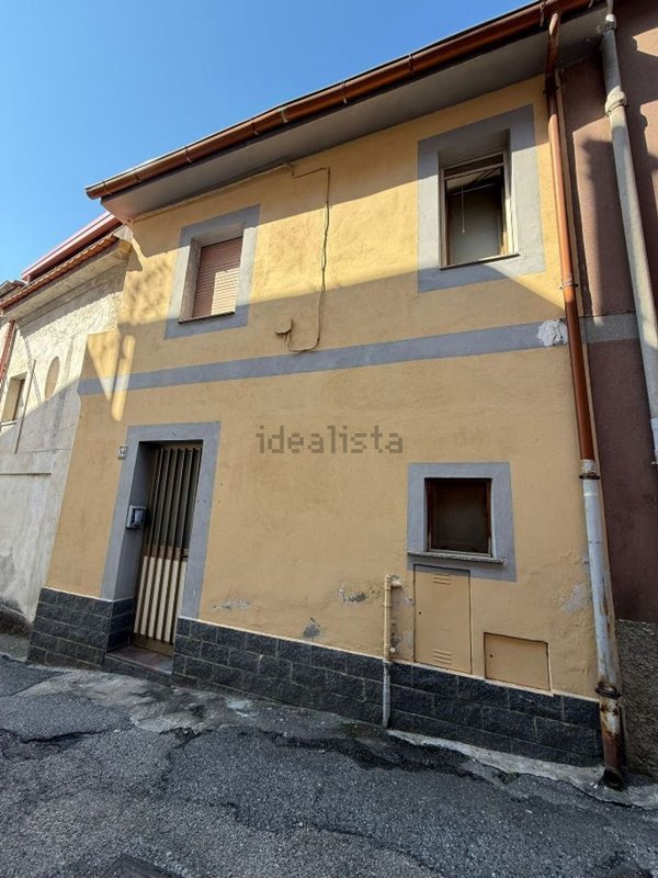 casa indipendente in vendita a Catanzaro in zona Centro Città