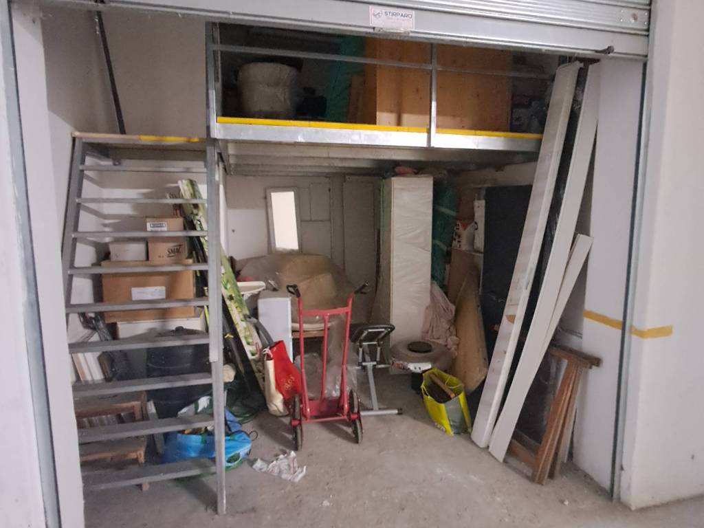 locale commerciale in vendita a Catanzaro in zona Santa Maria