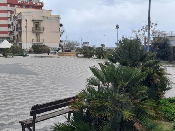 negozio in vendita a Catanzaro in zona Catanzaro Lido