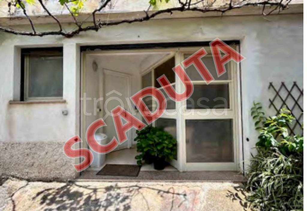 locale commerciale in vendita a Catanzaro in zona Gagliano