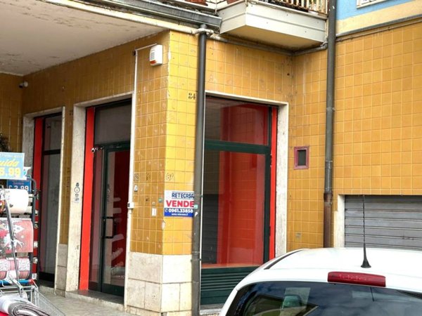 negozio in vendita a Catanzaro in zona Catanzaro Lido
