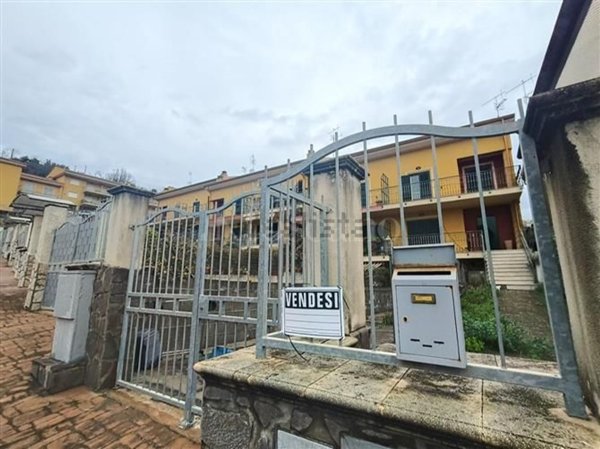 casa indipendente in vendita a Catanzaro in zona Centro Città