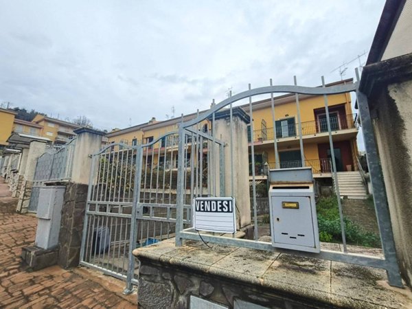 casa indipendente in vendita a Catanzaro in zona Centro Città