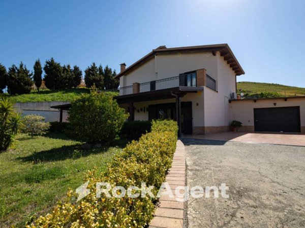 casa indipendente in vendita a Catanzaro in zona Santa Maria