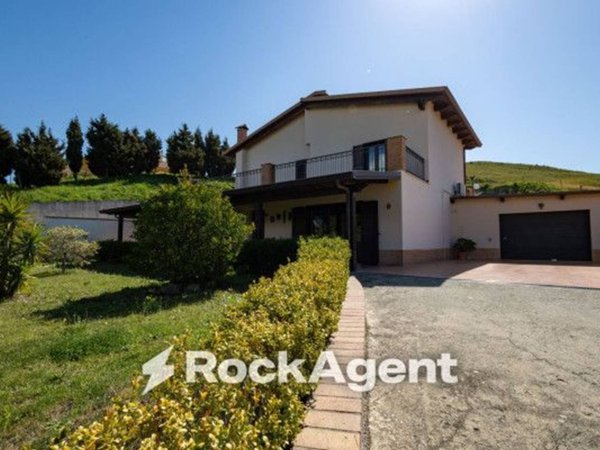 casa indipendente in vendita a Catanzaro in zona Santa Maria