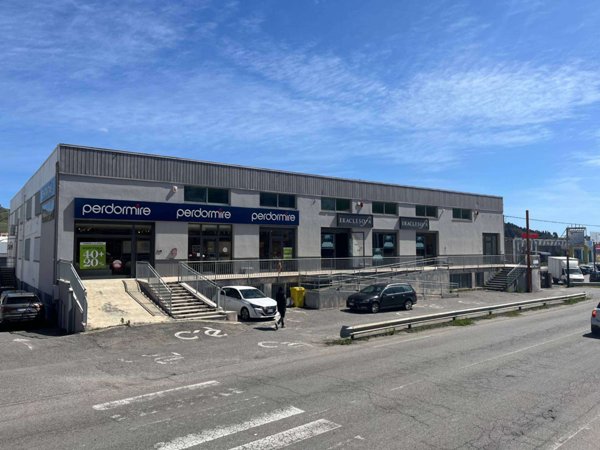 locale commerciale in vendita a Catanzaro in zona Santa Maria