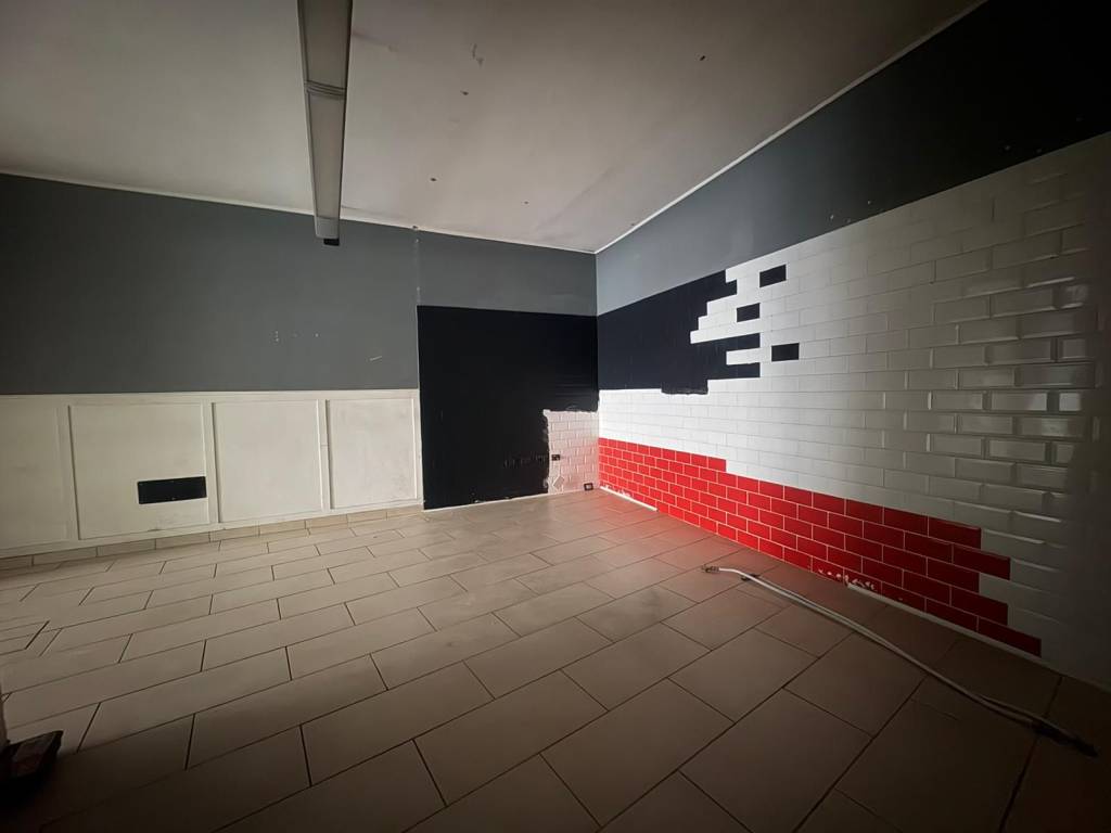 negozio in vendita a Catanzaro in zona Centro Città