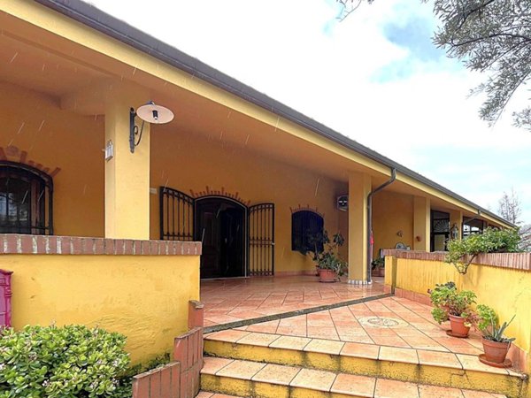 casa indipendente in vendita a Catanzaro in zona Sant'Elia