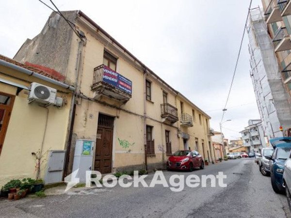 casa indipendente in vendita a Catanzaro in zona Centro Città
