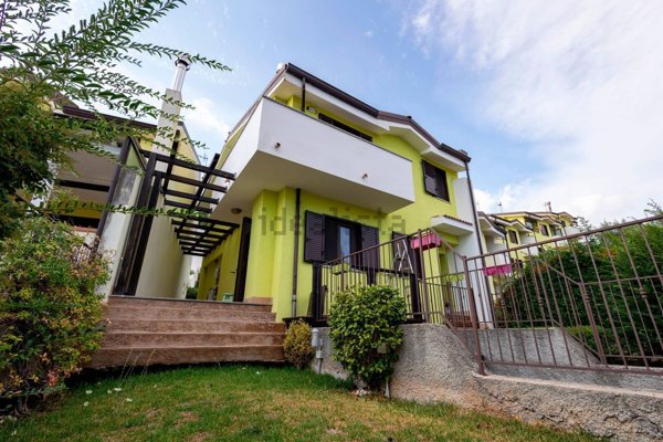 casa indipendente in vendita a Catanzaro in zona Mater Domini