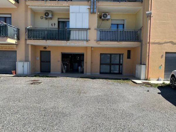 locale commerciale in vendita a Catanzaro in zona Catanzaro Lido