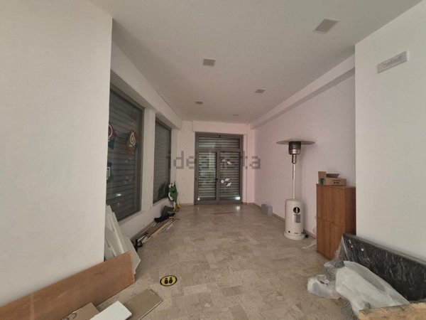 locale commerciale in vendita a Catanzaro in zona Pontegrande