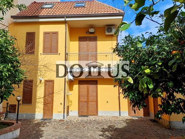 casa indipendente in vendita a Catanzaro in zona Centro Città