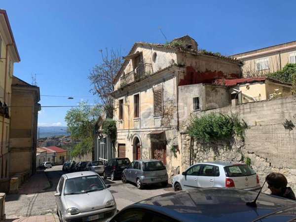 casa indipendente in vendita a Catanzaro in zona Centro Città