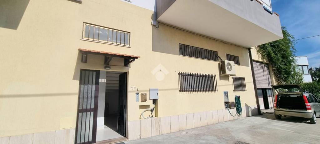 locale commerciale in vendita a Catanzaro in zona Catanzaro Lido