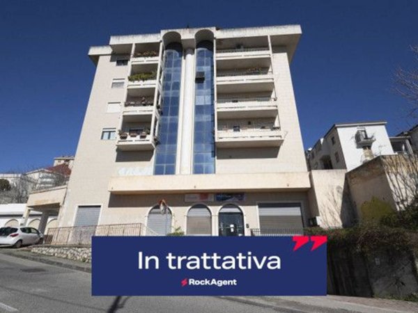 negozio in vendita a Catanzaro in zona Centro Città