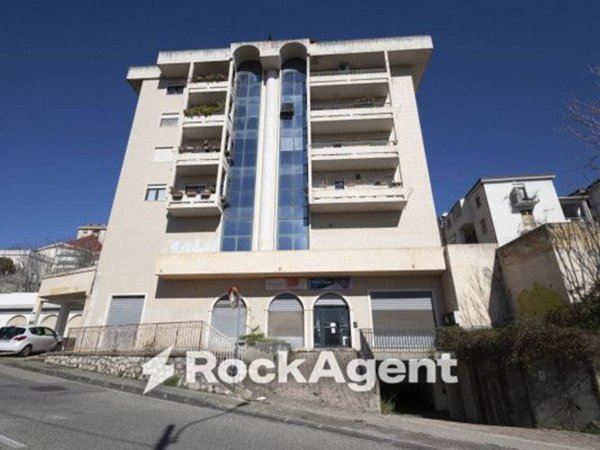 negozio in vendita a Catanzaro in zona Centro Città