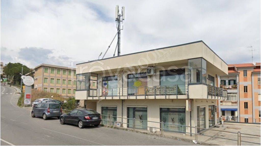 negozio in vendita a Catanzaro in zona Mater Domini