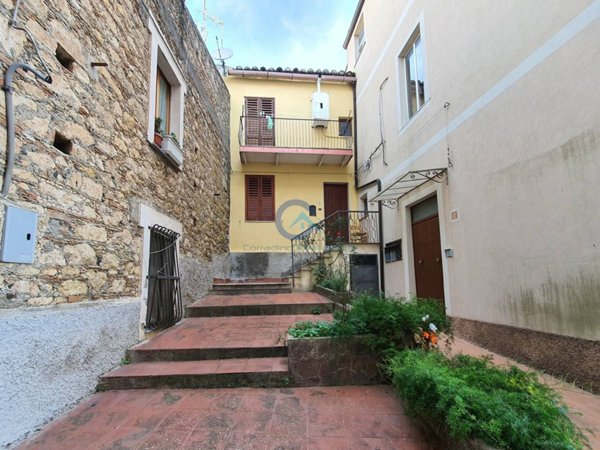 casa indipendente in vendita a Catanzaro in zona Centro Città