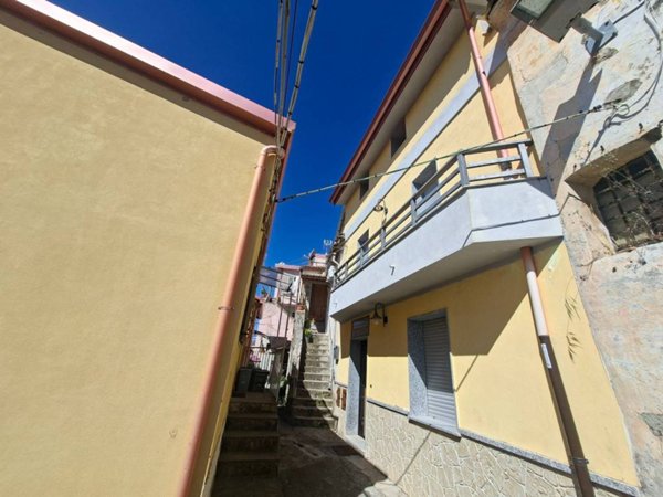 casa semindipendente in vendita a Catanzaro in zona Pontegrande