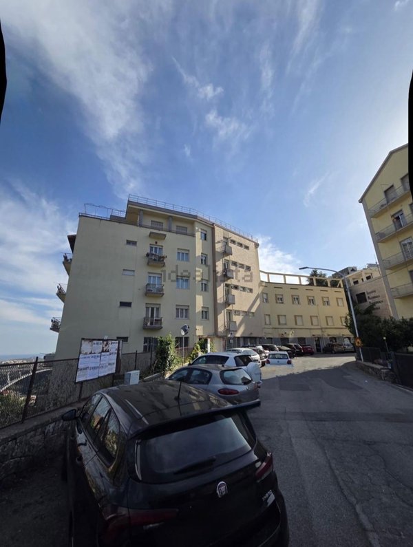 locale commerciale in vendita a Catanzaro in zona Centro Città