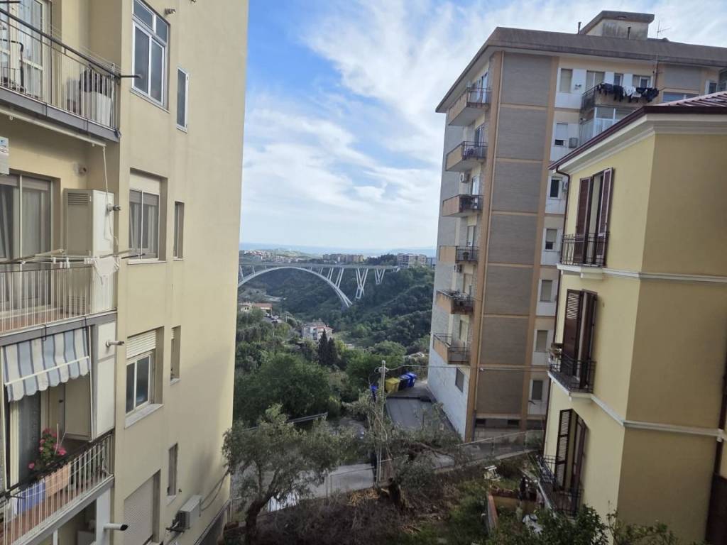 negozio in vendita a Catanzaro in zona Centro Città