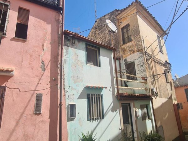 casa indipendente in vendita a Catanzaro in zona Centro Città